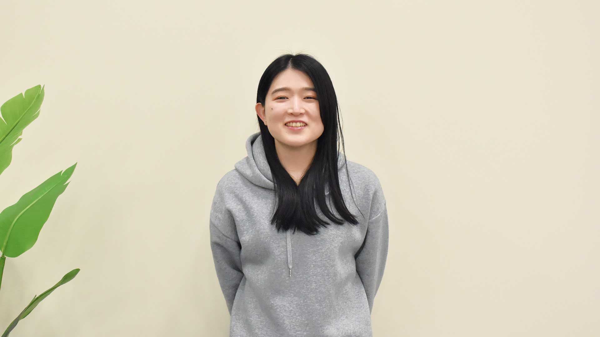 【社員インタビュー】SE・事務から未経験デザイナーへ。「変化」を評価する環境で、自らの領域を広げ続けるキャリアの描き方